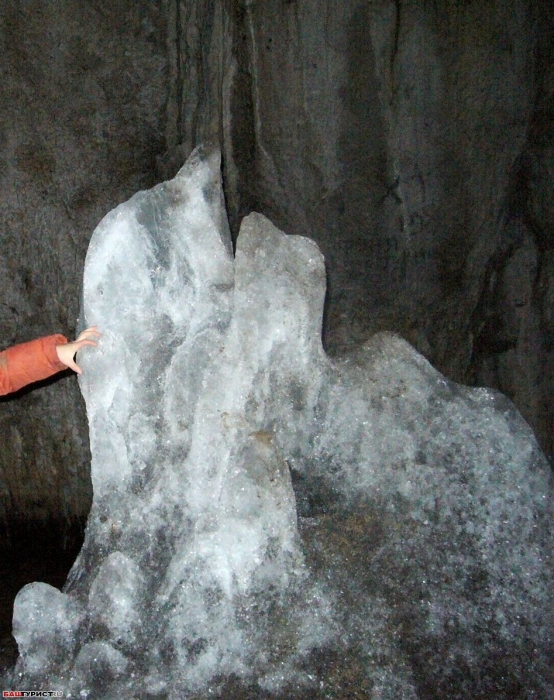 Ледяные сталагмиты Аскинской