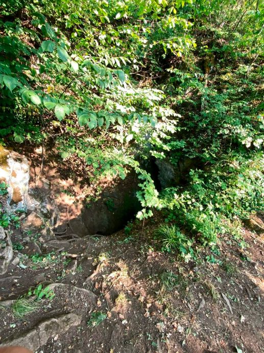 Октябрьская пещера