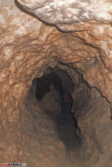 Натечный каскад в пещере Плутония