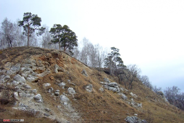 Голубое озеро под Уфой никогда не замерзает.