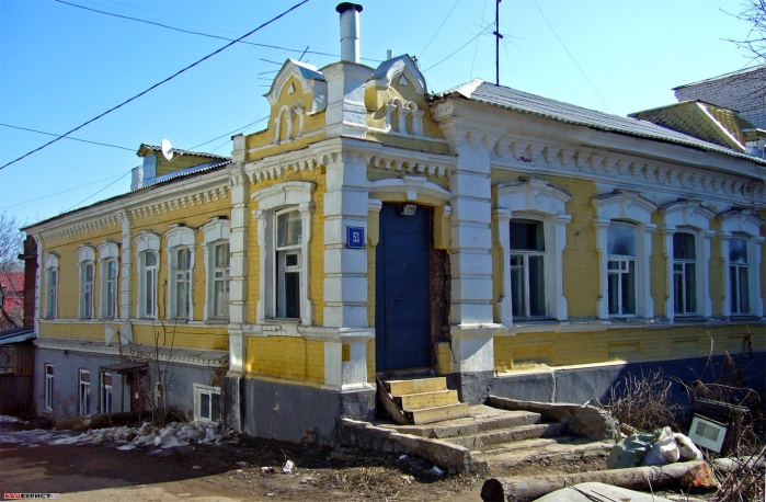 Дом усадьбы Шамовых с оградой и воротами (западное здание)